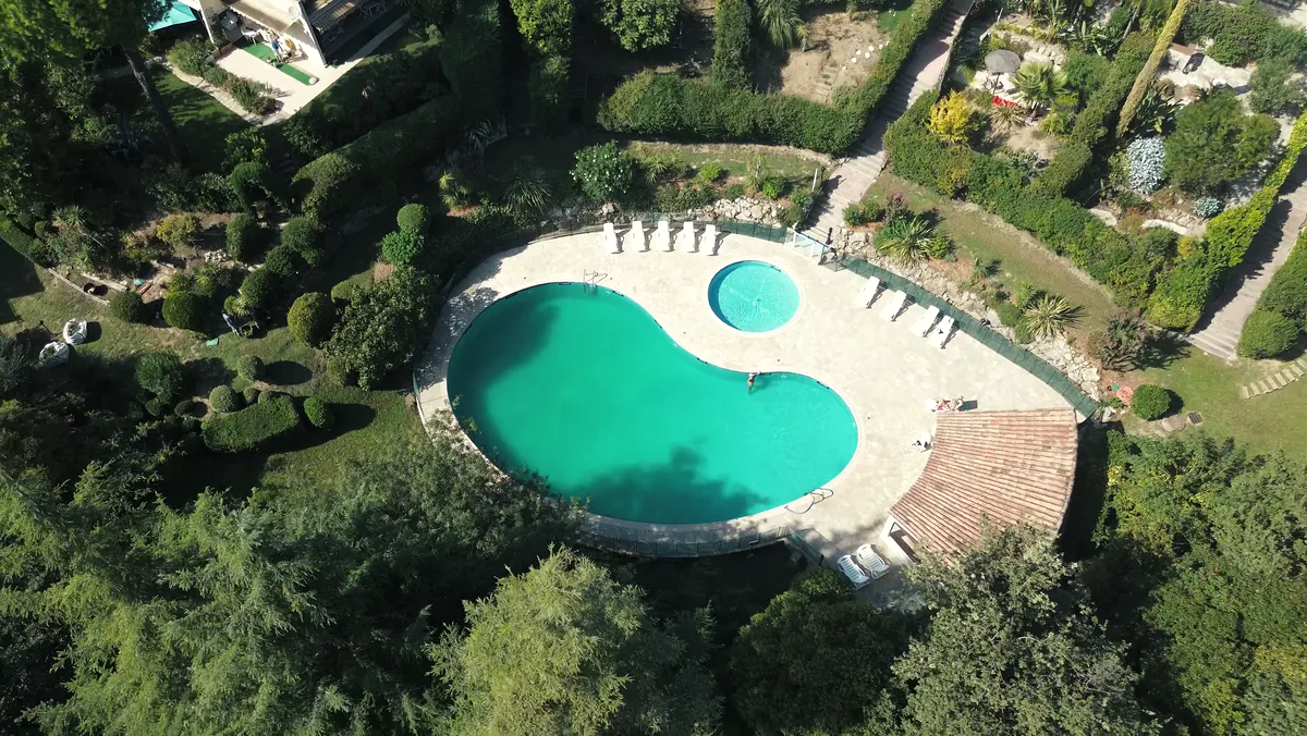 Vue du ciel · Villa · Piscine