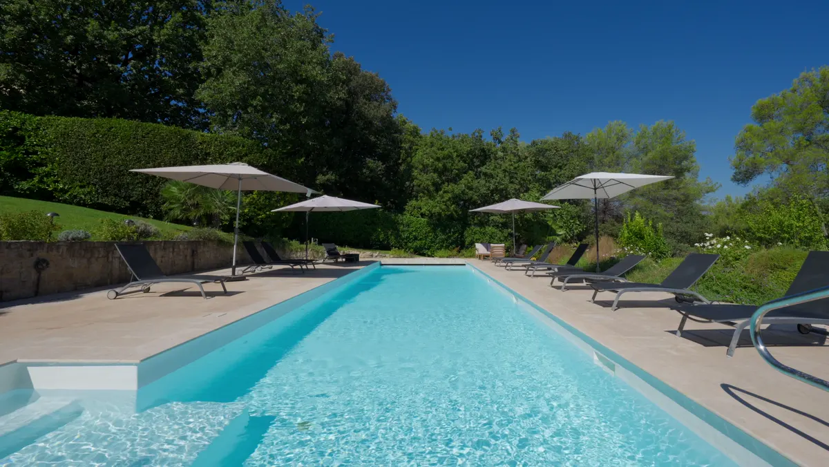 Extérieur · Demeure · Piscine et parasols